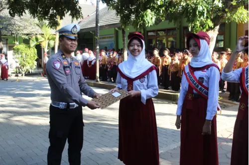 Banggakan Daerah! Murid SD Negeri Baleharjo Terima Penghargaan Atas Aksi Gemilang di Lomba Polisi Cilik Polda Jatim 2026